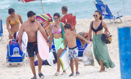 Juliana Paes ostenta fio-dental ao curtir dia de sol com a família, veja fotos!