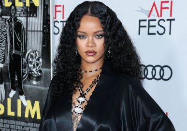 Rihanna mostra filho mais velho com <I>ciúmes</i> do irmão; veja clique fofo!