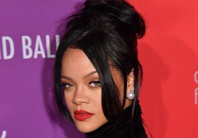 Rihanna publica fotos inéditas da primeira gravidez em ensaio nu e dispara: <I>A magia que esse corpo fez</i>