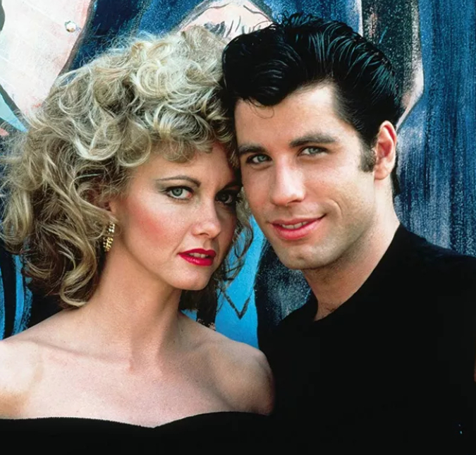 Rixa entre John Travolta e marido de Olivia Newton-John teria impedido ator de ir em funeral, diz revista