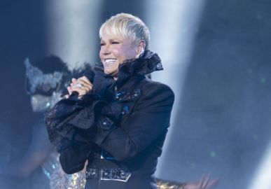 Xuxa Meneghel participa de edição especial de <I>Que História é Essa, Porchat?</i> em comemoração aos seus 60 anos de idade