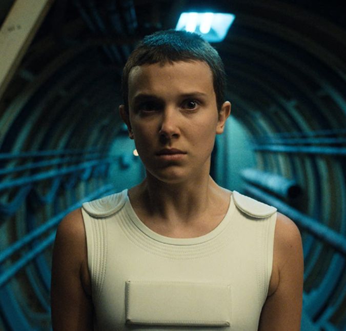 A atriz se tornou conhecida por estrelar na série Stranger Things