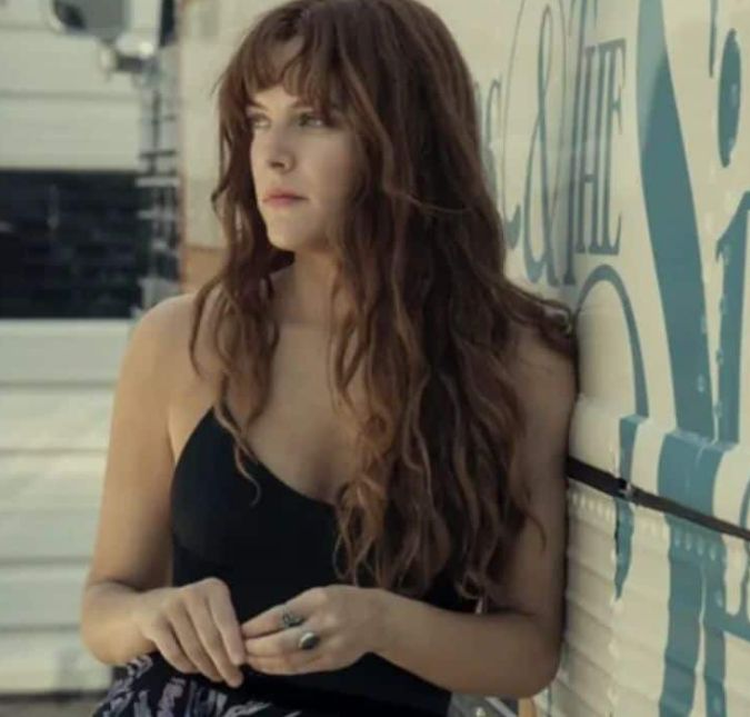 Riley Keough está atualmente na série Daisy Jones e The Six