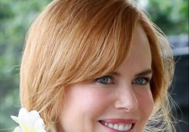 Nicole Kidman atrai fãs com clique exibindo pernas elásticas