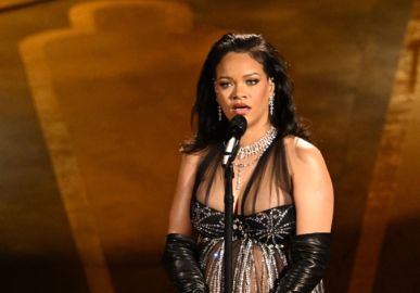 Gravidíssima, Rihanna arrasa ao fazer performance no <i>Oscar 2023</i>