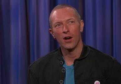 Chris Martin, do <I>Coldplay</I>, curte ensaio da bateria de Direito da <I>USP</I>, assista!