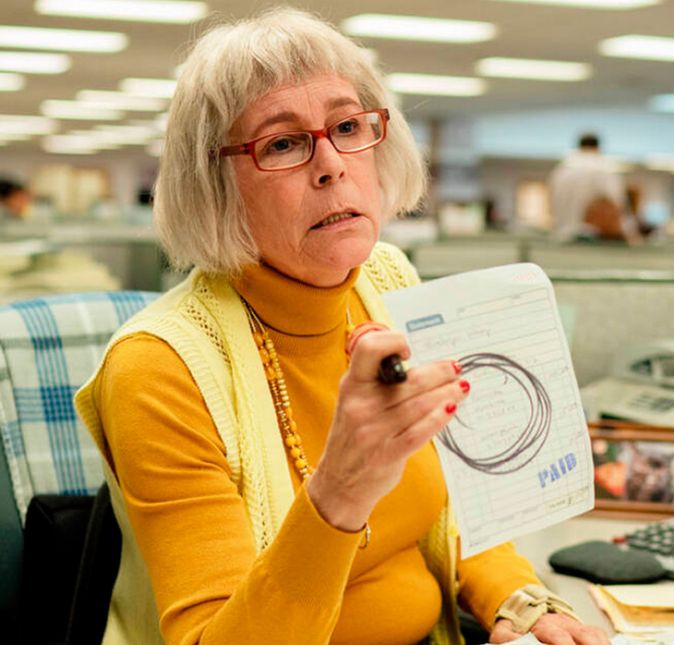 Mas foi só em 2022 que conseguiu o papel que lhe rendeu seu primeiro Oscar da carreira. Em Tudo em Todo o Lugar ao Mesmo Tempo, a atriz infernizou a personagem de Michelle Yeoh como auditora da Receita Federal. O filme caiu tanto no gosto do público quanto dos críticos. Sendo assim, no ano seguinte, Curtis foi indicada na categoria de  Melhor Atriz Coadjuvante e levou a melhor.