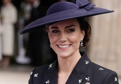 Kate Middleton surge com broche de dois milhões de reais, no Dia de <I>CommonWealth</I>