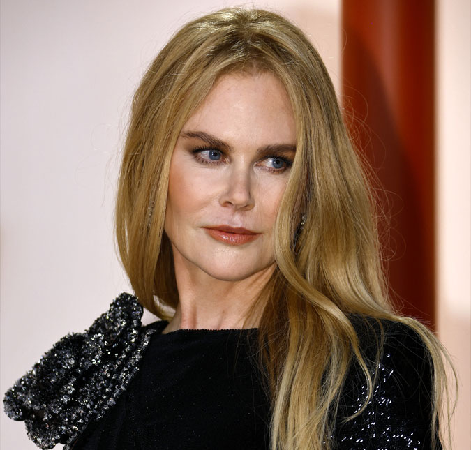 Poses e ações de Nicole Kidman no tapete vermelho do <i>Oscar 2023</i> chamam atenção: <i>Bêbada antes mesmo da premiação</i>