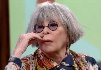 Filho de Rita Lee posta foto da cantora e do marido assistindo o <i>Oscar</i>