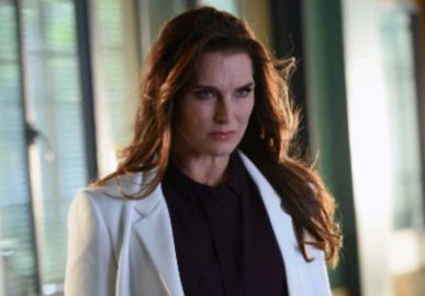 Brooke Shields desabafa sobre agressão sexual vivida há 30 anos: - <I>Simplesmente congelei</I>