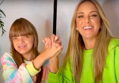 Acompanhada de Ticiane Pinheiro, Rafaella Justus curte <i>show</i> do <i>Coldplay</i> com bolsa de 23 mil reais