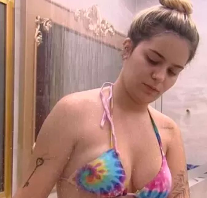 No BBB21, Viih Tube ficou conhecida como a participante que fugia dos banhos. No BBB21, Viih Tube ficou conhecida como a participante que fugia dos banhos.