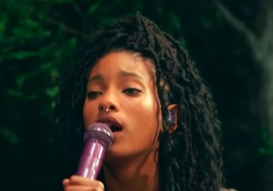 Filha de Will Smith, Willow cancela apresentação no <i>Lollapalooza Brasil 2023</i> e será substituída por Baco Exu do Blues