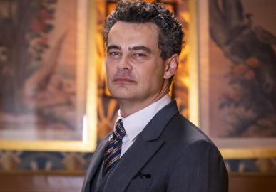Carmo Dalla Vecchia sobre abordagem do seu personagem homossexual em <i>Amor Perfeito</i>: <i>- Retrata realmente o preconceito</i>