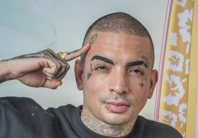 Equipe de MC Guimê se pronuncia sobre polêmica na festa do líder: <i>Acabou exagerando na bebida</i>