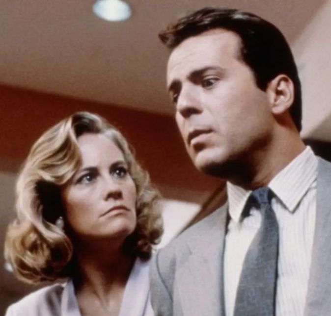 O primeiro grande papel da carreira de Bruce foi na série Moonlighting, conhecida no Brasil como A Gata e o Rato. O ator era David Addison, um detetive particular. Na época, ele disputou com outros três mil artistas que desejam o mesmo papel, porém quase não conseguiu, pois os executivos da produção não tinham certeza sobre o seu visual, que segundo eles era um penteado punk espetado, uniforme de combate e um brinco. O primeiro grande papel da carreira de Bruce foi na série Moonlighting, conhecida no Brasil como A Gata e o Rato. O ator era David Addison, um detetive particular. Na época, ele disputou com outros três mil artistas que desejam o mesmo papel, porém quase não conseguiu, pois os executivos da produção não tinham certeza sobre o seu visual, que segundo eles era um penteado punk espetado, uniforme de combate e um brinco.