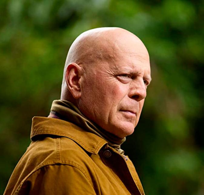 No início de março, Bruce Willis foi visto pela primeira vez desde seu diagnóstico. O jornalDaily Mail teve acesso a imagens em que o ator estava moletom azul e gorro andando pelas ruas de Santa Mônica, nos Estados Unidos. O veiculo noticiou que Bruce estava indo encontrar alguns amigos. No início de março, Bruce Willis foi visto pela primeira vez desde seu diagnóstico. O jornalDaily Mail teve acesso a imagens em que o ator estava moletom azul e gorro andando pelas ruas de Santa Mônica, nos Estados Unidos. O veiculo noticiou que Bruce estava indo encontrar alguns amigos.