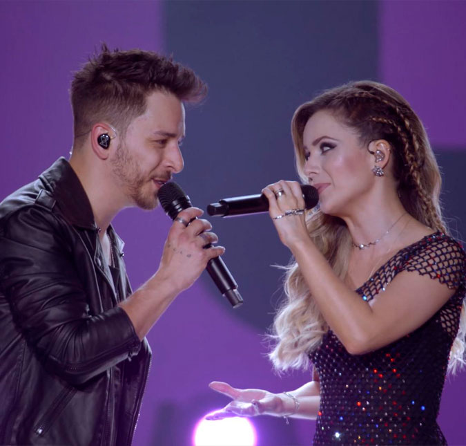 Junior parabeniza Sandy por cantar com <i>Coldplay</i> e brinca que foi substituído por Chris Martin no palco