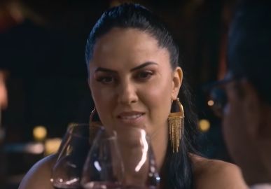Graciele Lacerda, noiva de Zezé Di Camargo, compartilha cliques tomando ducha na fazenda
