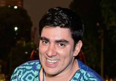 Marcelo Adnet resgata fotos com Mateus Solano e o parabeniza por mais um ano de vida: <i>Dos caras que mais amo na vida</i>