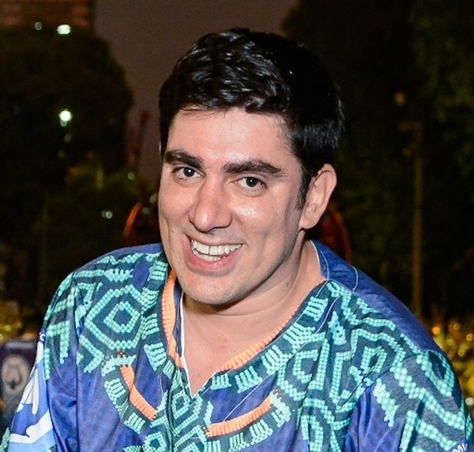 Após ser flagrado aos beijos com outra mulher, Marcelo Adnet se pronuncia