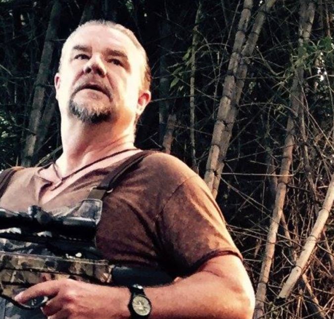 Peter Hardy, astro de novelas, infelizmente também se juntou a essa lista. O ator foi encontrado morto aos 66 anos de idade em uma praia na cidade de Perth, na Austrália. Segundo informações do news.com.au, o ator se afogou enquanto praticava mergulho e já foi retirado na água sem sinais vitais. Peter ficou conhecido por seu papel na série As filhas de McLeod e na novela Neighbours.