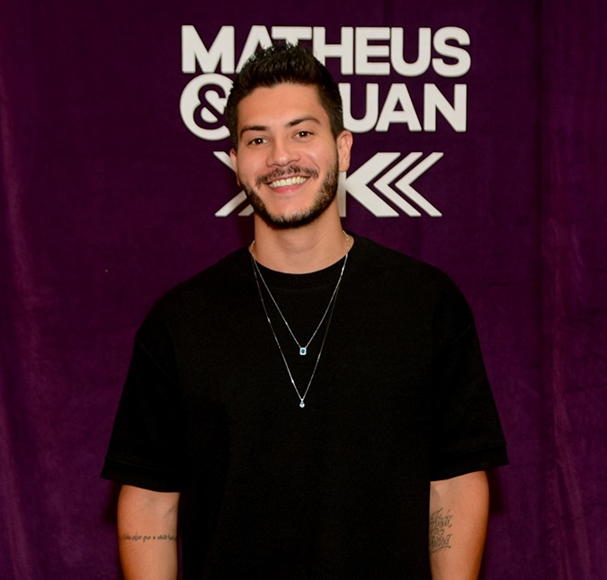 Arthur Aguiar revela que não sabia sobre internação de filha e rebate críticas: - <i>Não fala o que você não sabe</i>