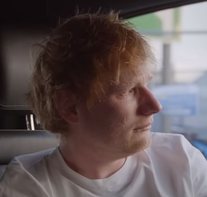 Ed Sheeran chora ao falar do diagnóstico de câncer da esposa em documentário