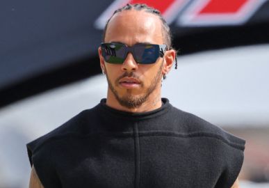 Lewis Hamilton posta homenagem durante aniversário de Ayrton Senna