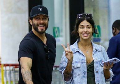 Depois de reatar namoro com Jesus Luz, Aline Campos revela que adotou cachorro