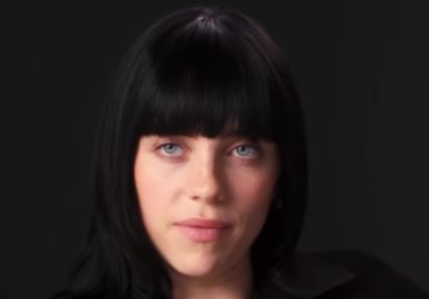 Billie Eilish anuncia chegada ao Brasil para o <i>Lollapalooza</i>