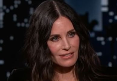 Courteney Cox limpa estrelas da Calçada da Fama de amigas famosas de Hollywood