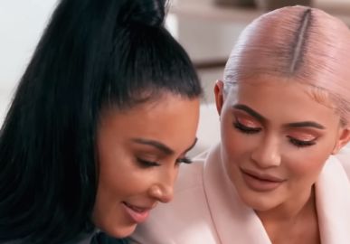 Irmãs Kardashian-Jenner postam foto juntas de biquíni e tiram fôlego de internautas, confira!