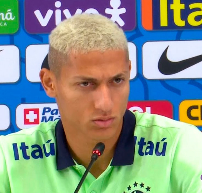 Richarlison descobre qual sósia beijou Tina do <i>BBB23</i> e compartilha foto nas redes sociais