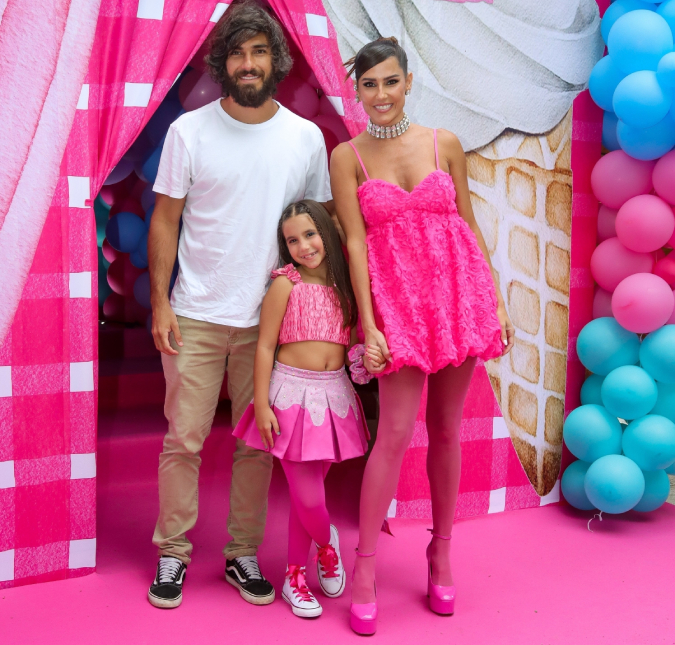 Deborah Secco mostra resultado de mudança de visual de Maria Flor e recebe altas críticas