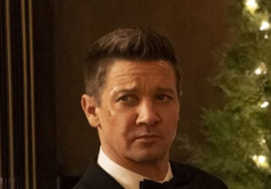 Jeremy Renner mostra máquina que colocou sua vida em risco
