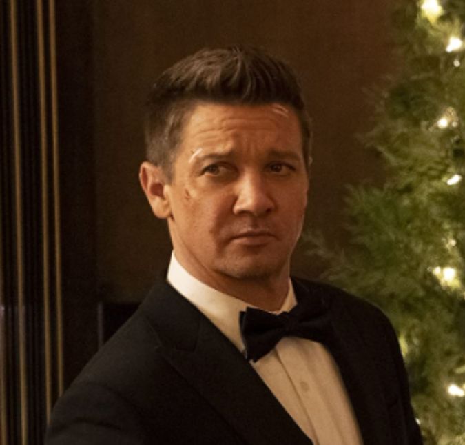 O ator sofreu um acidente enquanto estava ajudando carro atolado na neve