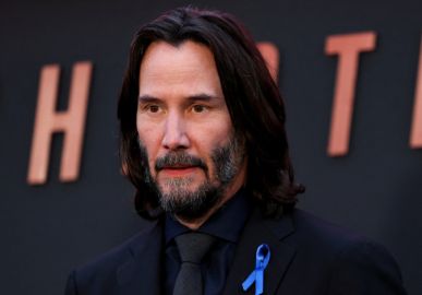 Fãs apontam que Keanu Reeves apareceu super desconfortável em entrevista e falam sobre a paciência do ator
