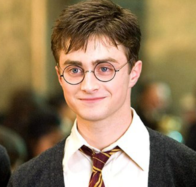 Discreto, Daniel Radcliffe faz rara aparição com a namorada e internautas especulam possível gravidez
