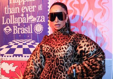 Solteira, Sabrina Sato curte <i>Lollapalooza</i>: <i>A onça saiu da toca</i>
