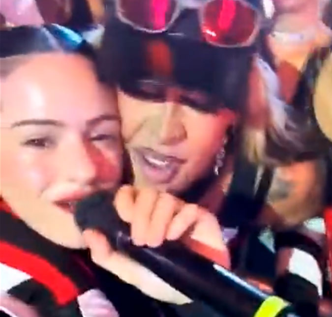 Rosalía canta com Gloria Groove, que estava na plateia do <i>Lollapalooza</i>