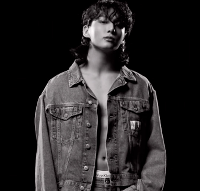 Jungkook, do <i>BTS</i>, coloca tanquinho para jogo em primeiras fotos como embaixador de marca de roupas íntimas