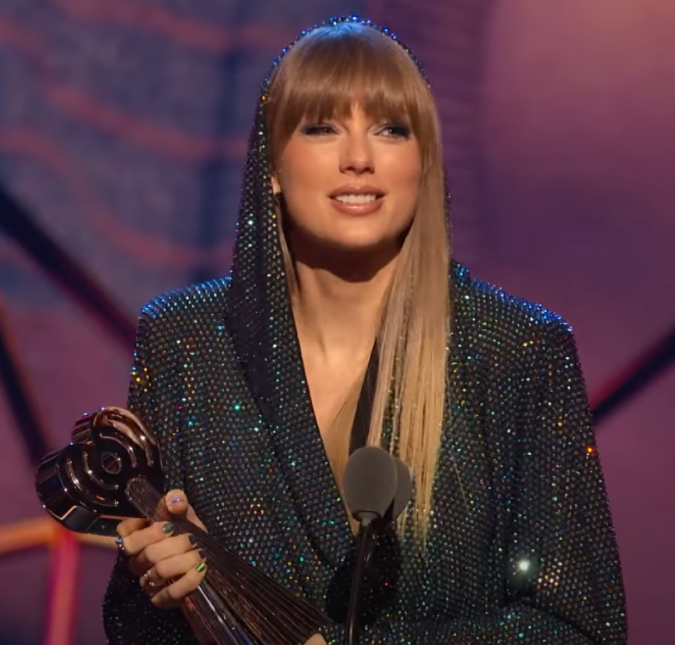 Taylor Swift recebe homenagens de Selena Gomez e Ed Sheeran no <I>iHeartRadio Music Awards</i>. Veja a lista completa de vencedores da premiação