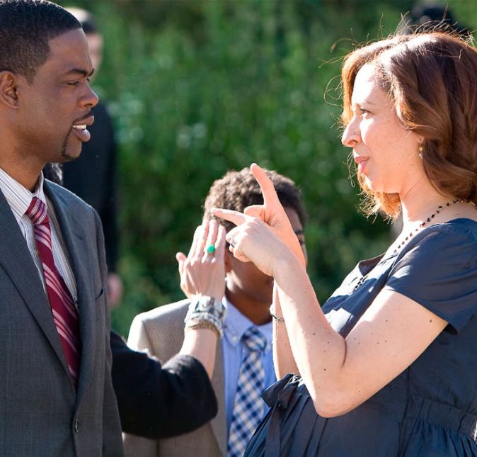 Na trama, a esposa de Chris Rock era vivida por Maya Rudolph. A atriz também já trabalhou com Sandler em O Zelador Animal e O Halloween do Hubie. Na trama, a esposa de Chris Rock era vivida por Maya Rudolph. A atriz também já trabalhou com Sandler em O Zelador Animal e O Halloween do Hubie.