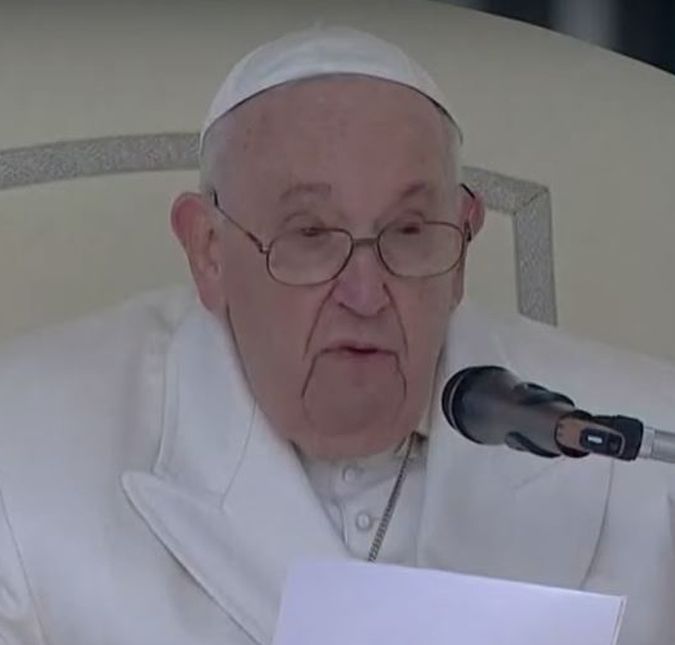 O Vaticano informou que o papa testou negativo para Covid 19