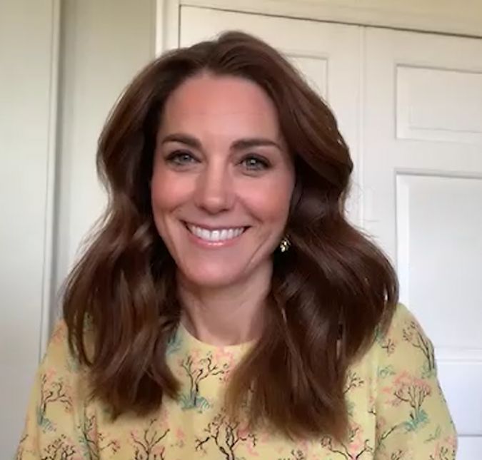 Kate Middleton não pretende fazer as pazes com Príncipe Harry, revela fonte O especialista na Família Real, Jennie Bond, revelou que a situação não está fácil entre a família