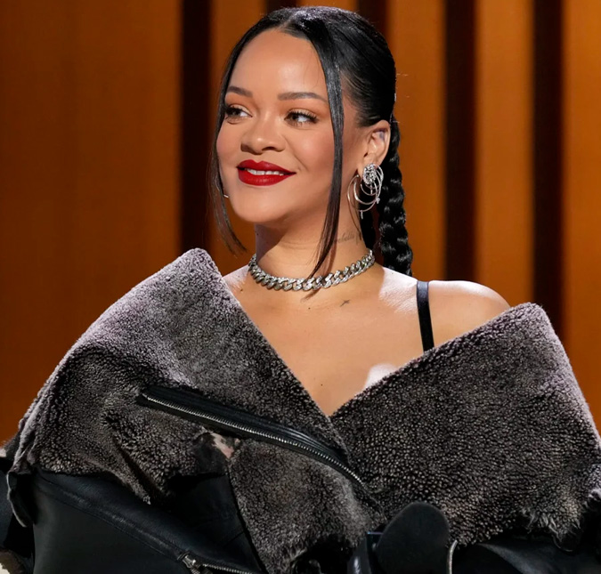 Grávida pela segunda vez, Rihanna aparece em vídeo raro com o primogênito: <I>Não quer que mamãe vá treinar</i>