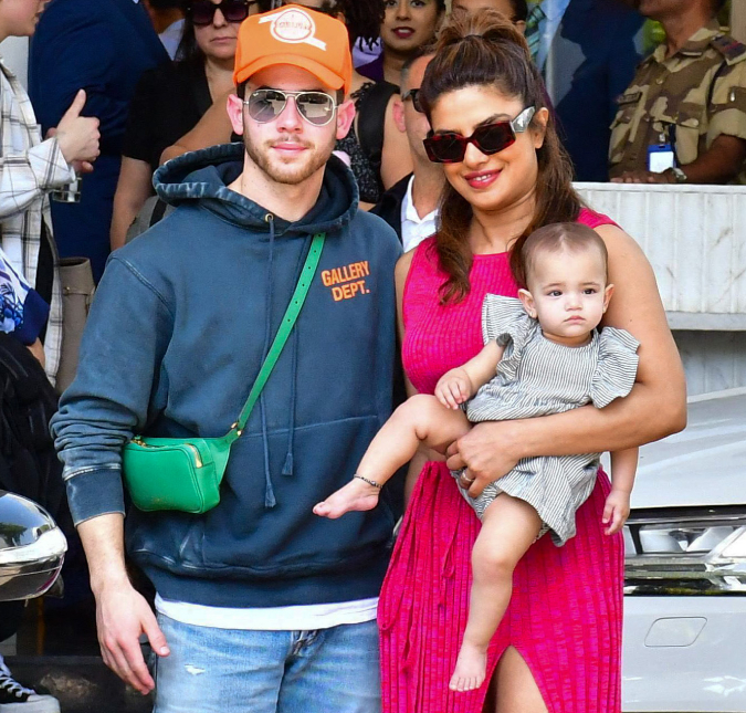 Priyanka Chopra e Nick Jonas comemoram segundo aniversário da filha em visita a templo: <i>Ela é o nosso milagre</i>