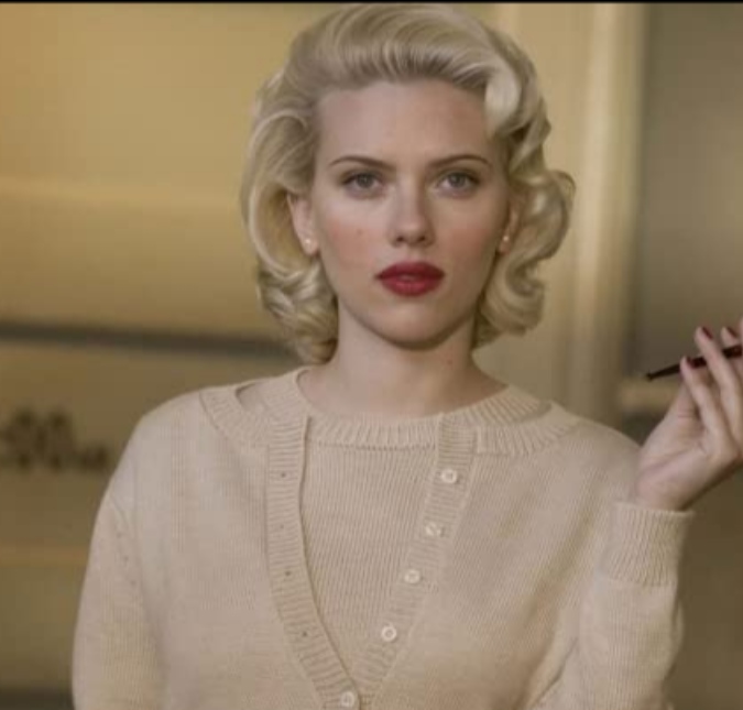 Scarlett Johansson revela que não tem redes sociais por ser muito influenciável